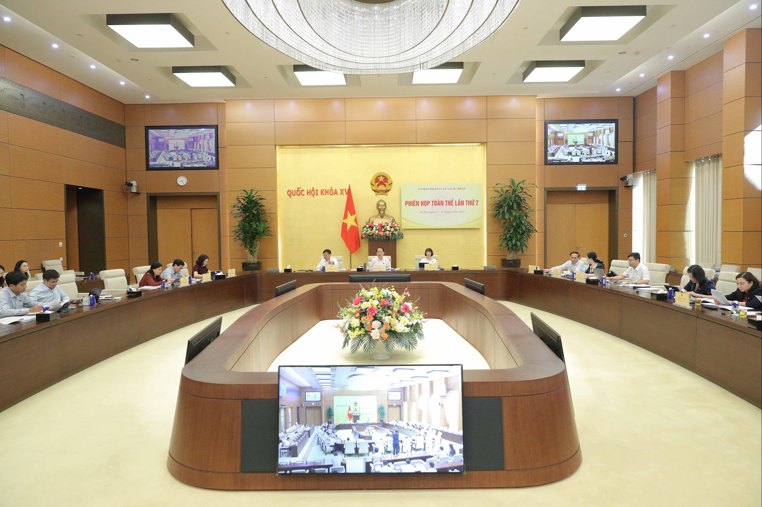 Toàn cảnh
