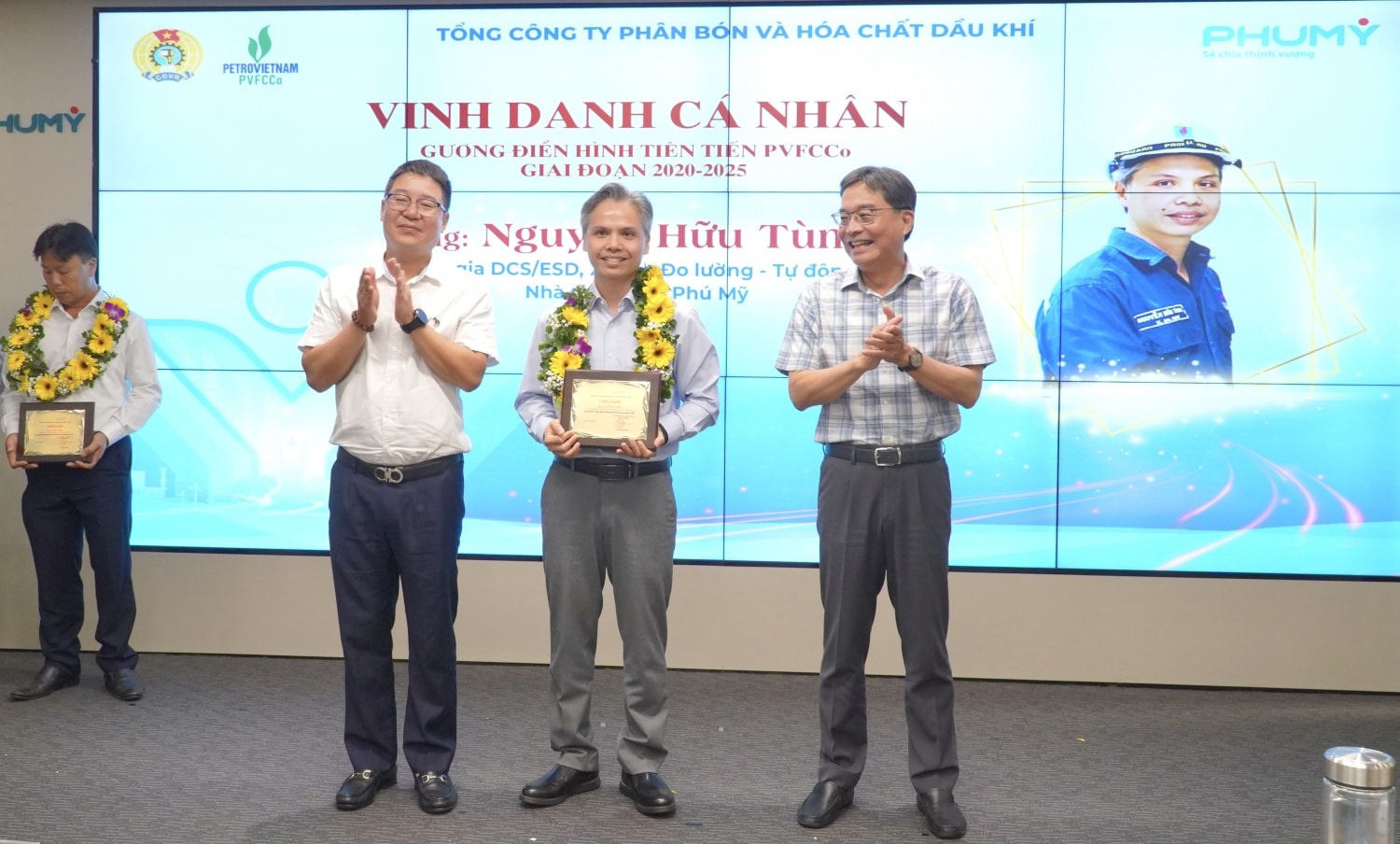 Anh Nguyễn Hữu Tùng – Kỹ sư Xưởng Đo lường Tự động hoá, gắn bó với nhà máy từ những ngày đầu, được tuyên dương vì có nhiều sáng kiến cải tiến đóng góp cho đơn vị.