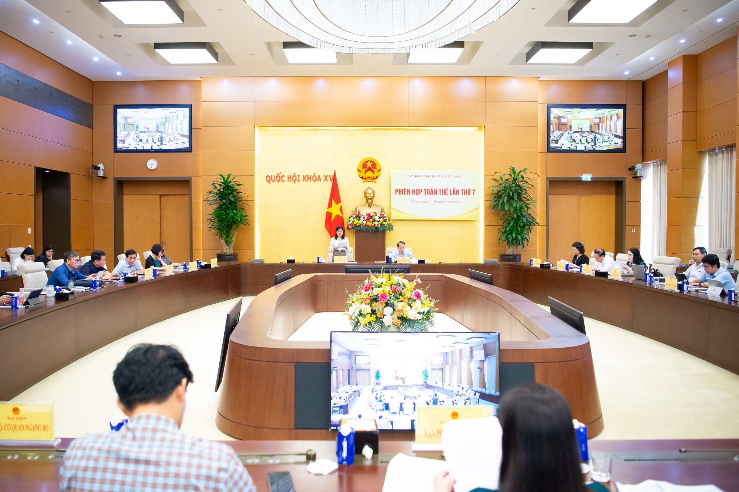 Toàn cảnh