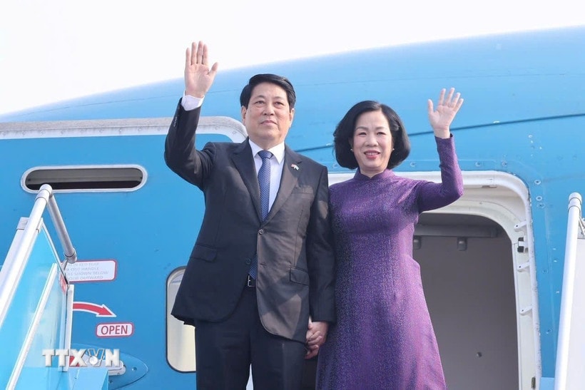 Chủ tịch nước Lương Cường và Phu nhân rời Hà Nội, lên đường dự Phiên Thảo luận chung cấp cao Đại hội đồng Liên hợp quốc Khóa 80, kết hợp hoạt động song phương tại Hoa Kỳ. (Ảnh: Lâm Khánh/TTXVN)