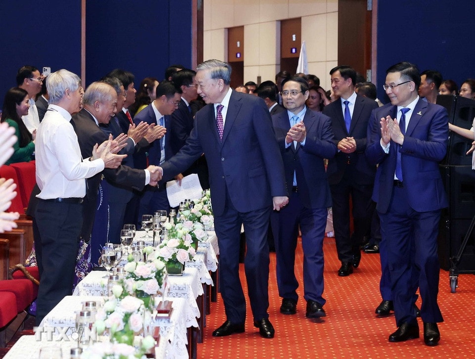 Tổng Bí thư Tô Lâm đến dự kỷ niệm 50 năm Ngày thành lập Tập đoàn Công nghiệp- Năng lượng Quốc gia Việt Nam. (Ảnh: Thống Nhất/TTXVN)