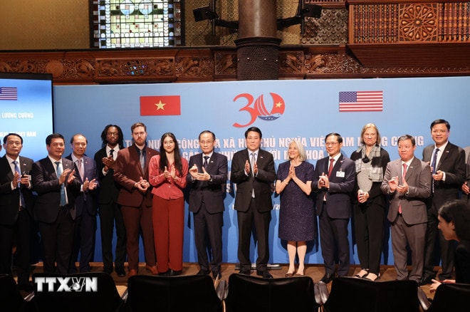 Chủ tịch nước Lương Cường với các đại biểu. (Ảnh: Lâm Khánh/TTXVN) ttxvn-chu-tich-nuoc-luong-cuong-gap-go-nhung-nguoi-ban-hoa-ky-8290238-5.jpg