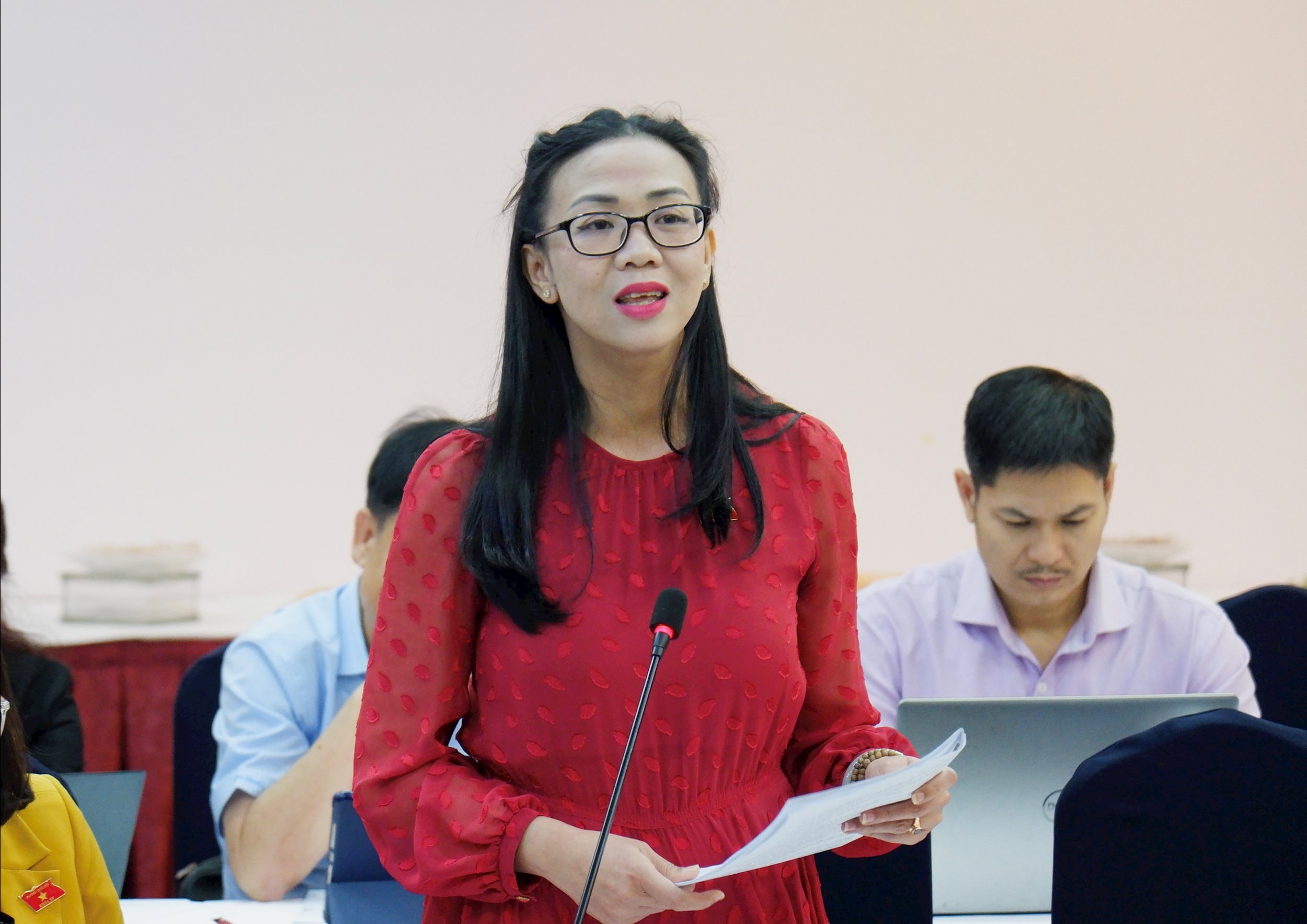 ĐBQH Trịnh Thị Tú Anh (Lâm Đồng) phát biểu