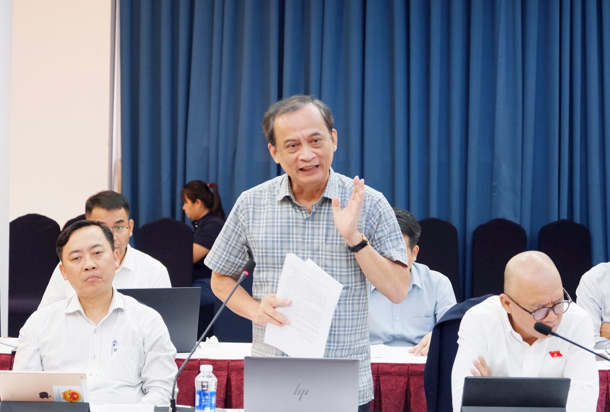 Ομιλεί ο εκπρόσωπος της Εθνοσυνέλευσης Nguyen Thanh Phoong (Can Tho). Φωτογραφία: Hoa Le