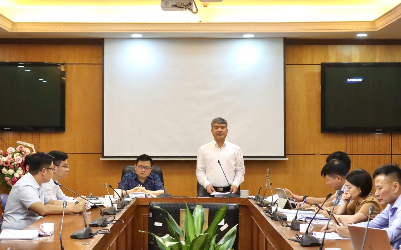 Thứ trưởng Bộ Tư pháp Nguyễn Thanh Tú chủ trì cuộc họp Hội đồng thẩm định.