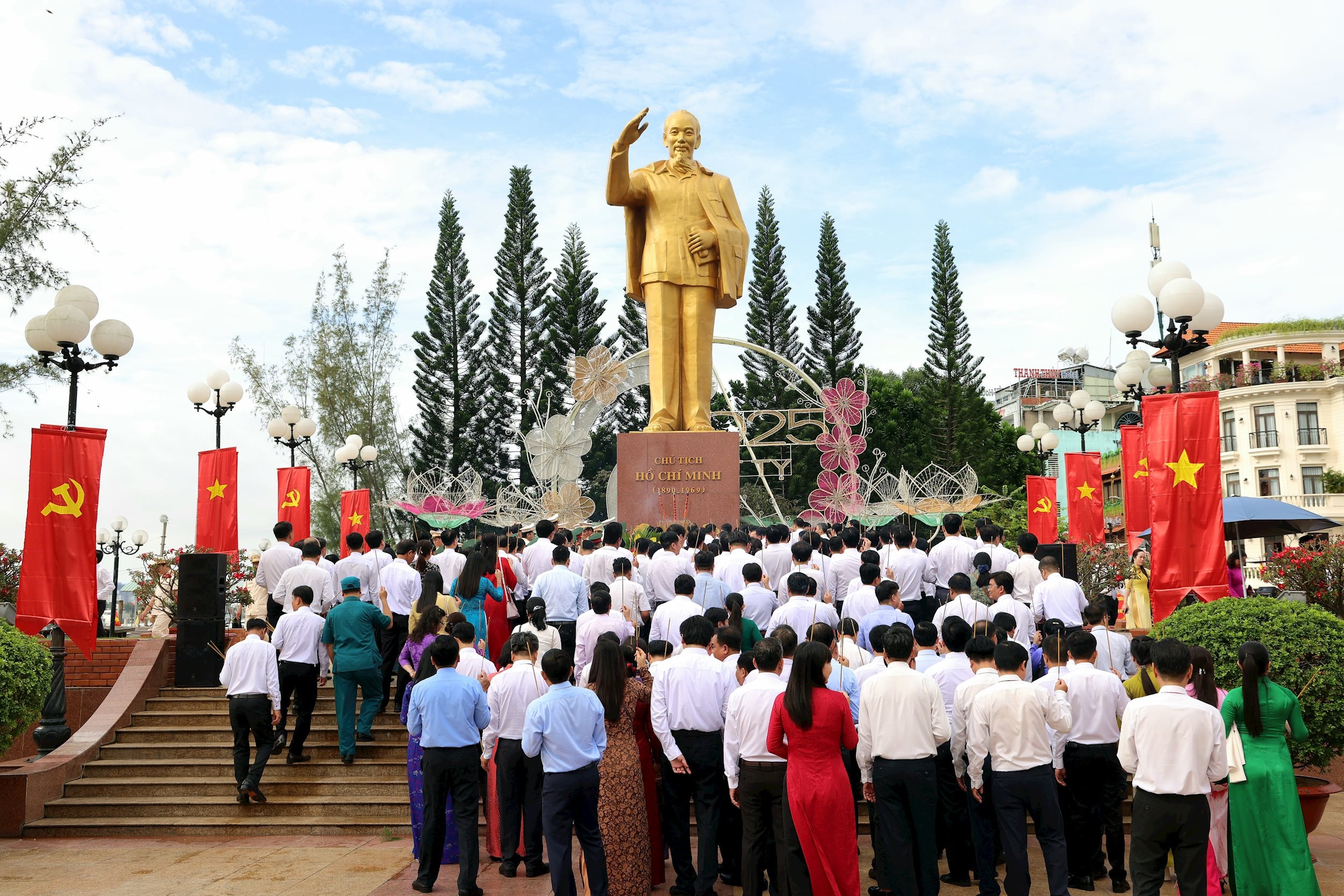 រូបសំណាកពូ