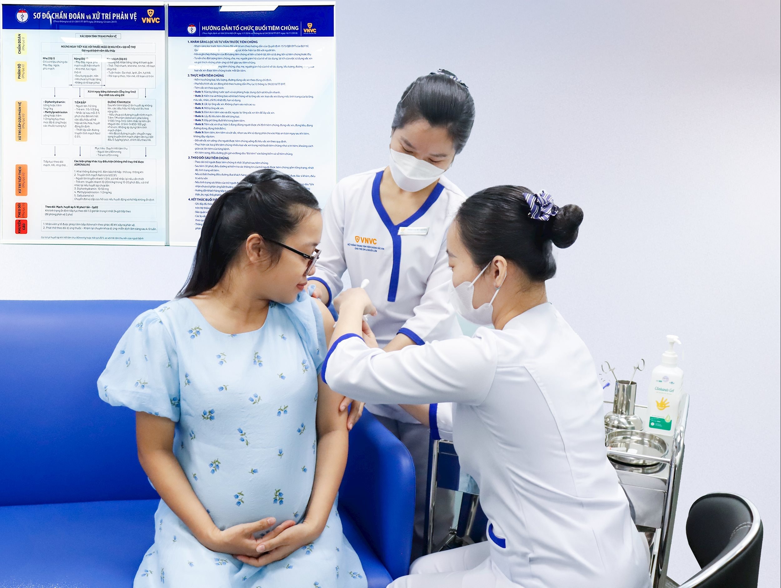 thai-phu-tiem-vac-xin-RSV-VNVC 5