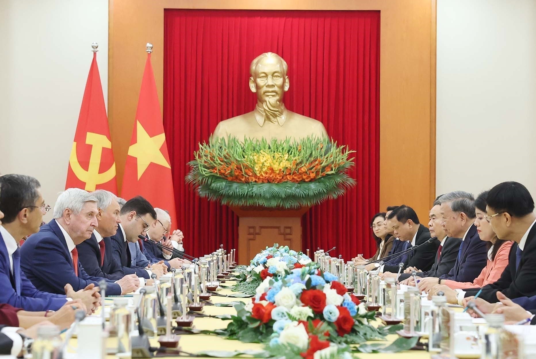 vna_potal_tong_bi_thu_to_lam_tiep_chu_tich_duma_quoc_gia_nga___8303853.jpeg