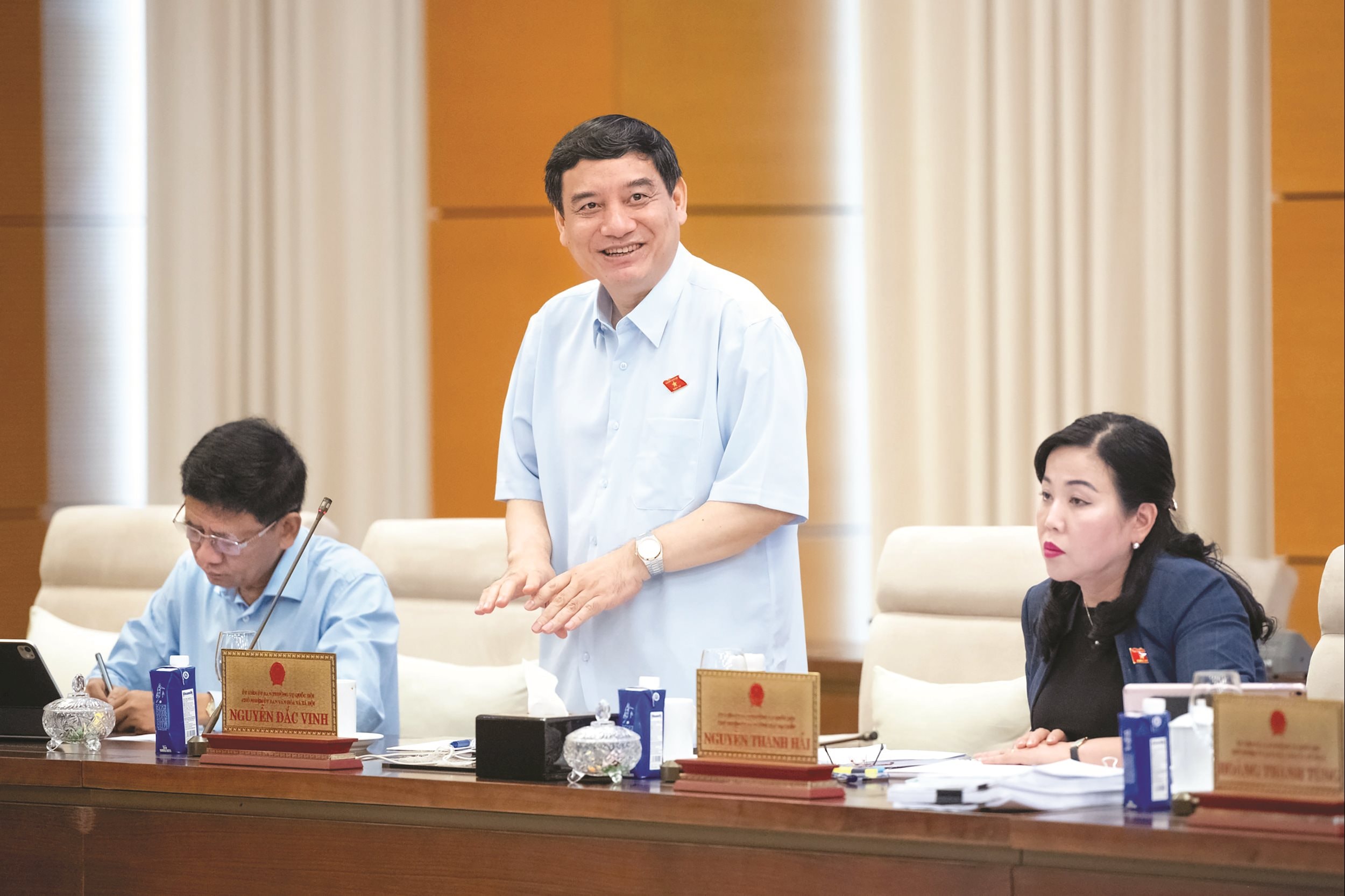 z72_6337-cn-uy-ban-culture-va-xa-hoi-nguyen-dac-vinh.jpg