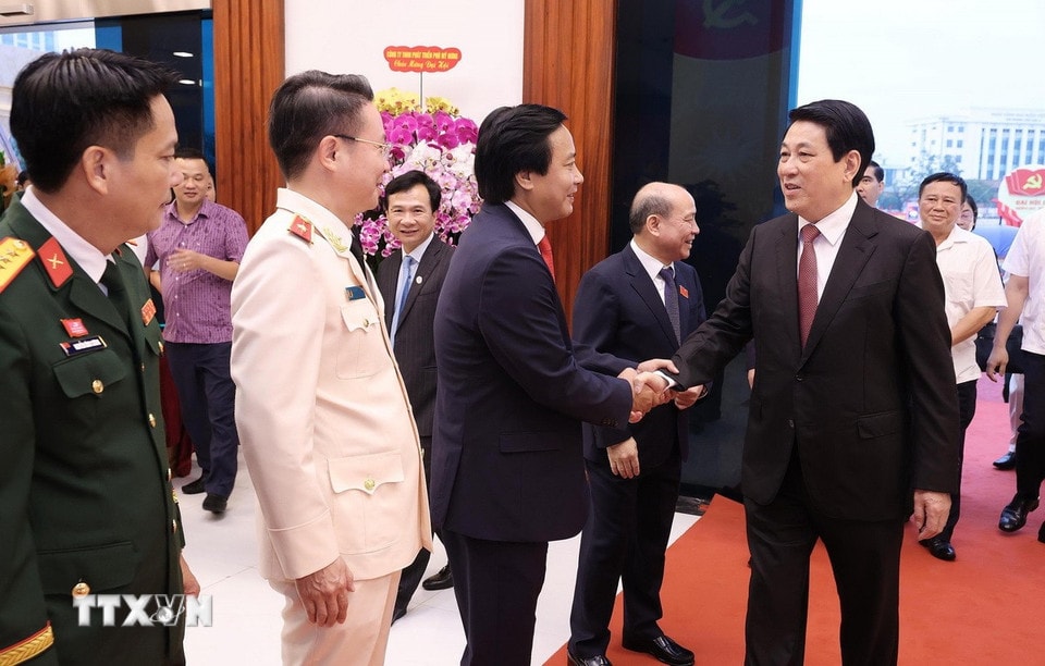 Chủ tịch nước Lương Cường với các đại biểu dự Đại hội. (Ảnh: Lâm Khánh/TTXVN)