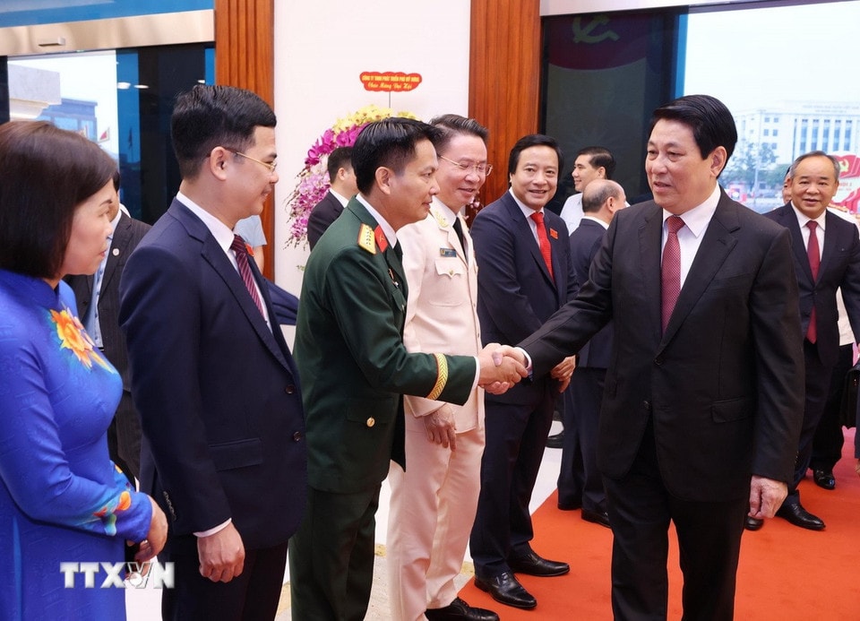 Chủ tịch nước Lương Cường với các đại biểu dự Đại hội. (Ảnh: Lâm Khánh/TTXVN)