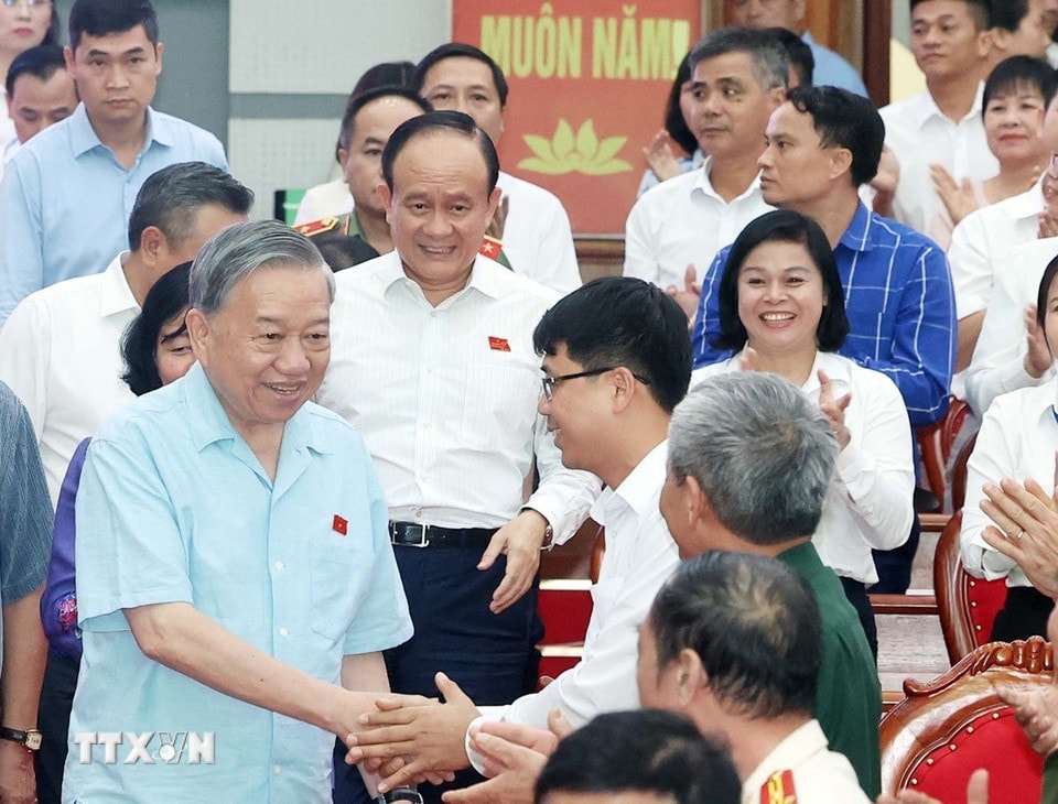 General Secretary To Lam and members of the National Assembly delegation of Hanoi city and constituency No. 10 met with voters in 9 communes. (Photo: Thong Nhat/VNA)