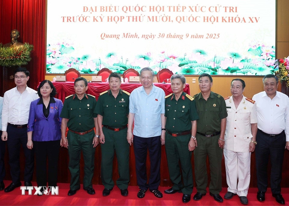 General Secretary To Lam and delegates. (Photo: Thong Nhat/VNA)