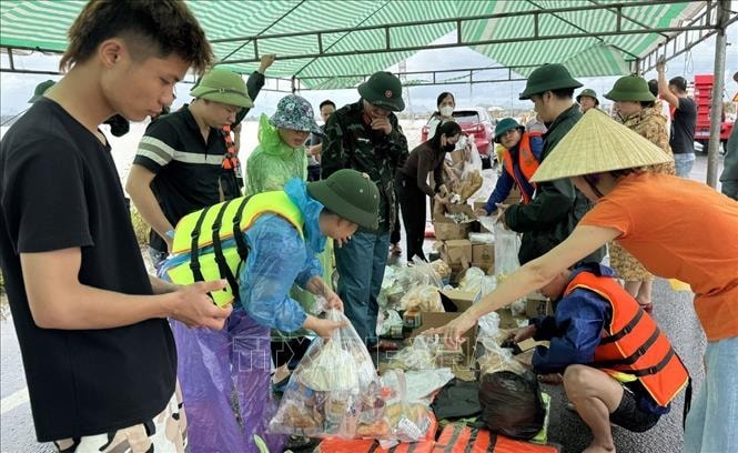 vna_potal_bao_so_10_khan_cap_cuu_tro_hon_3000_ho_dan_ngap_sau_nuoc_o_xa_nong_cong_thanh_hoa_stand (1)