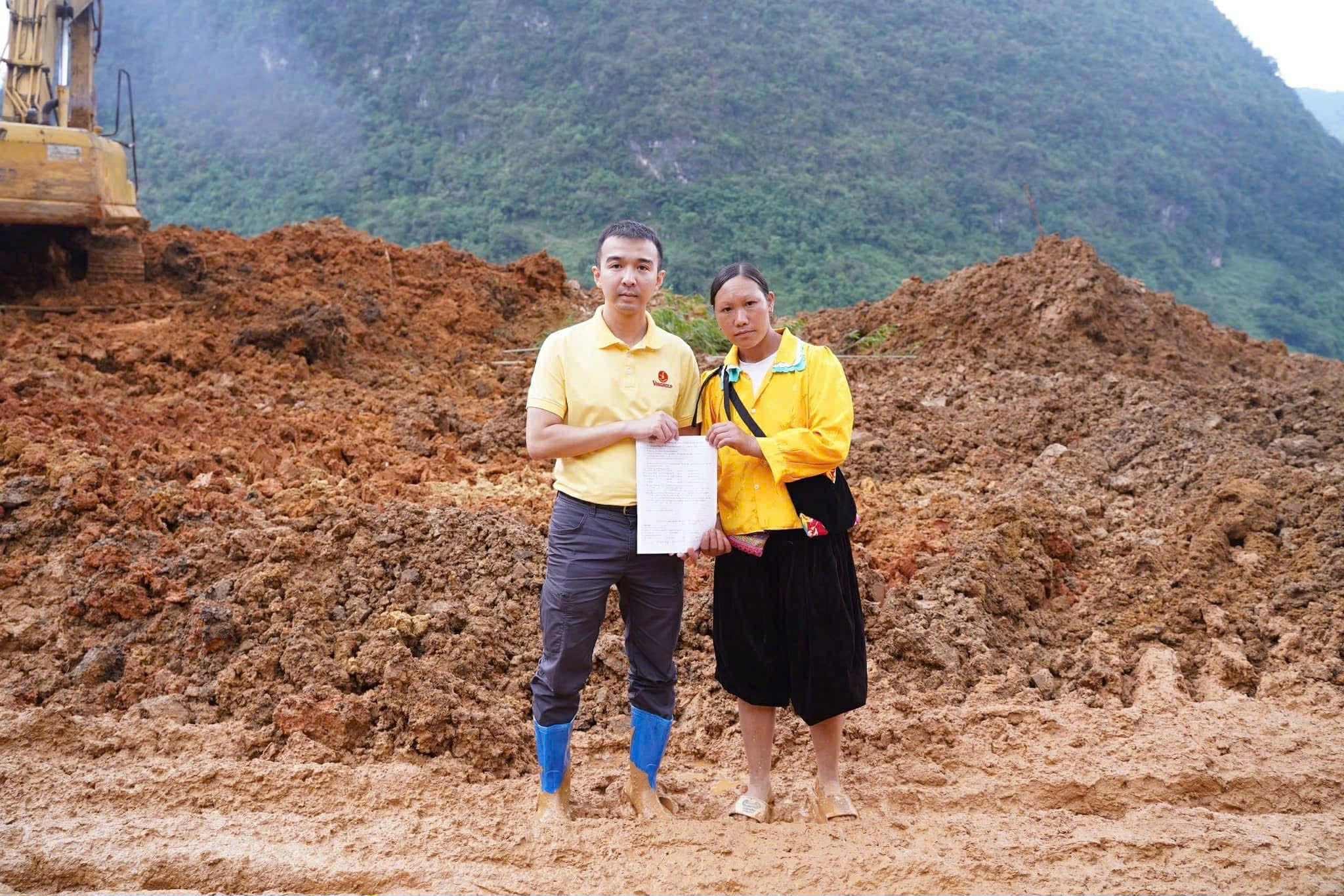 Ảnh 5 Đại diện Quỹ Thiện Tâm đồng hành cứu trợ đồng bào sau bão Yagi