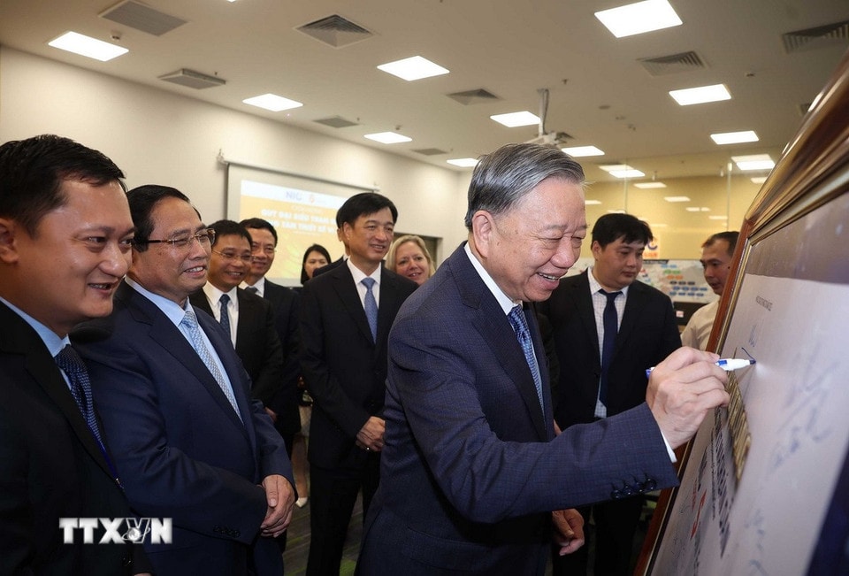 Tổng Bí thư Tô Lâm tại Lễ khai trương Trung tâm vi mạch bán dẫn. (Ảnh: Thống Nhất/TTXVN)