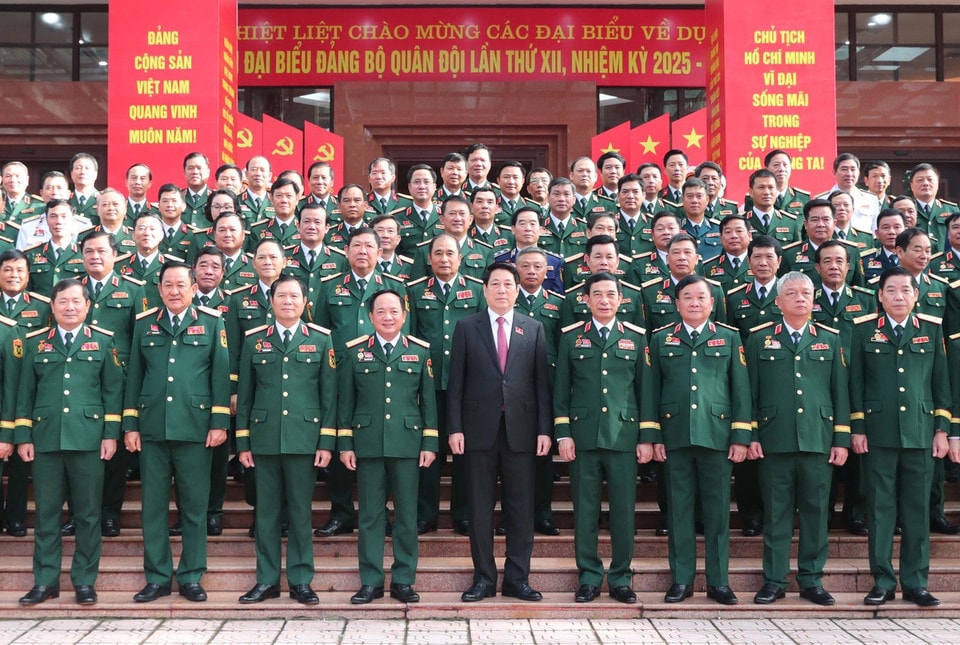 Chủ tịch nước Lương Cường với các đại biểu tại đại hội. (Ảnh: Trọng Đức/TTXVN)