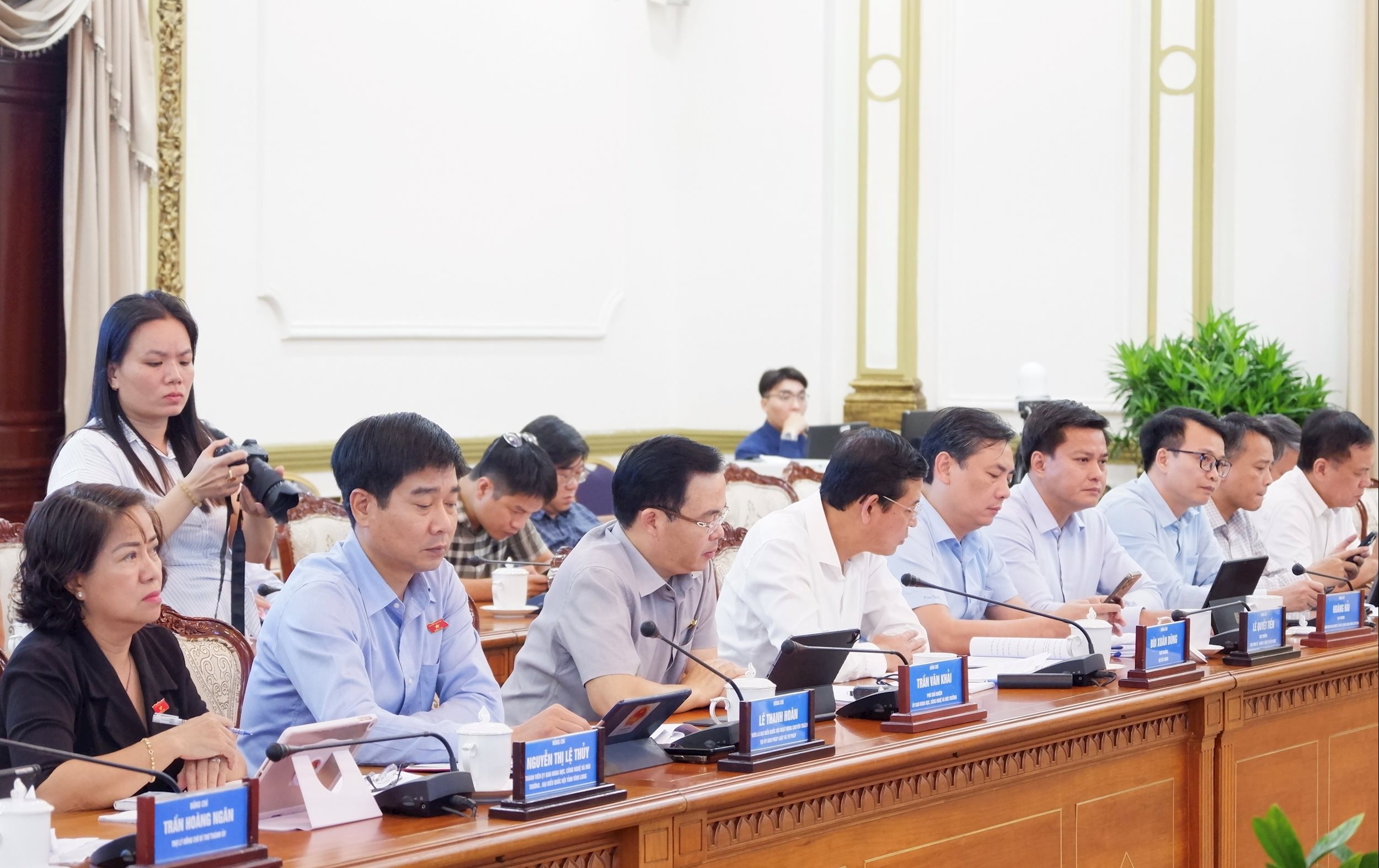 Các thành viên đoàn khảo sát tại cuộc làm việc