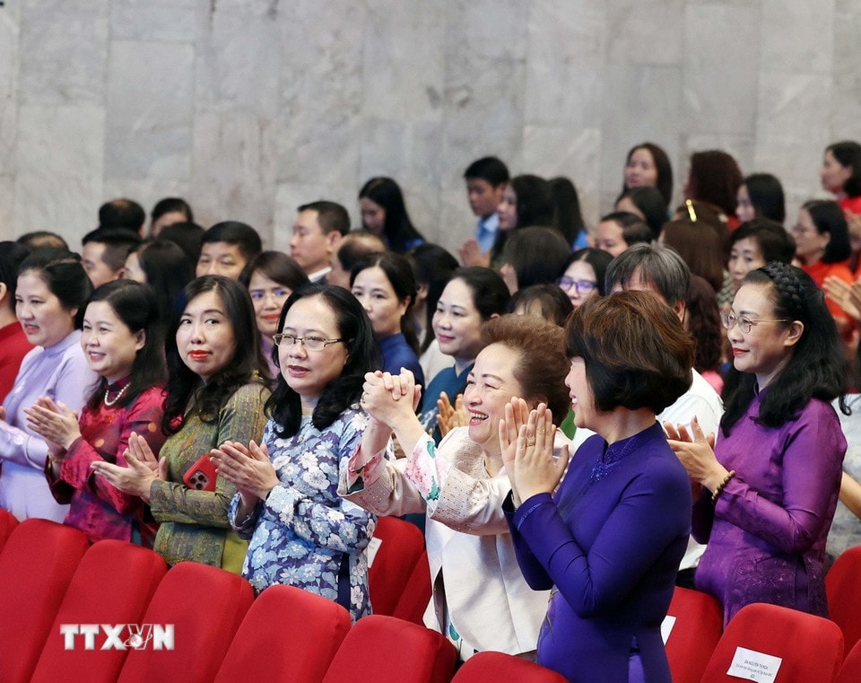 Các đại biểu tham dự buổi lễ. Ảnh: Thống Nhất/TTXVN