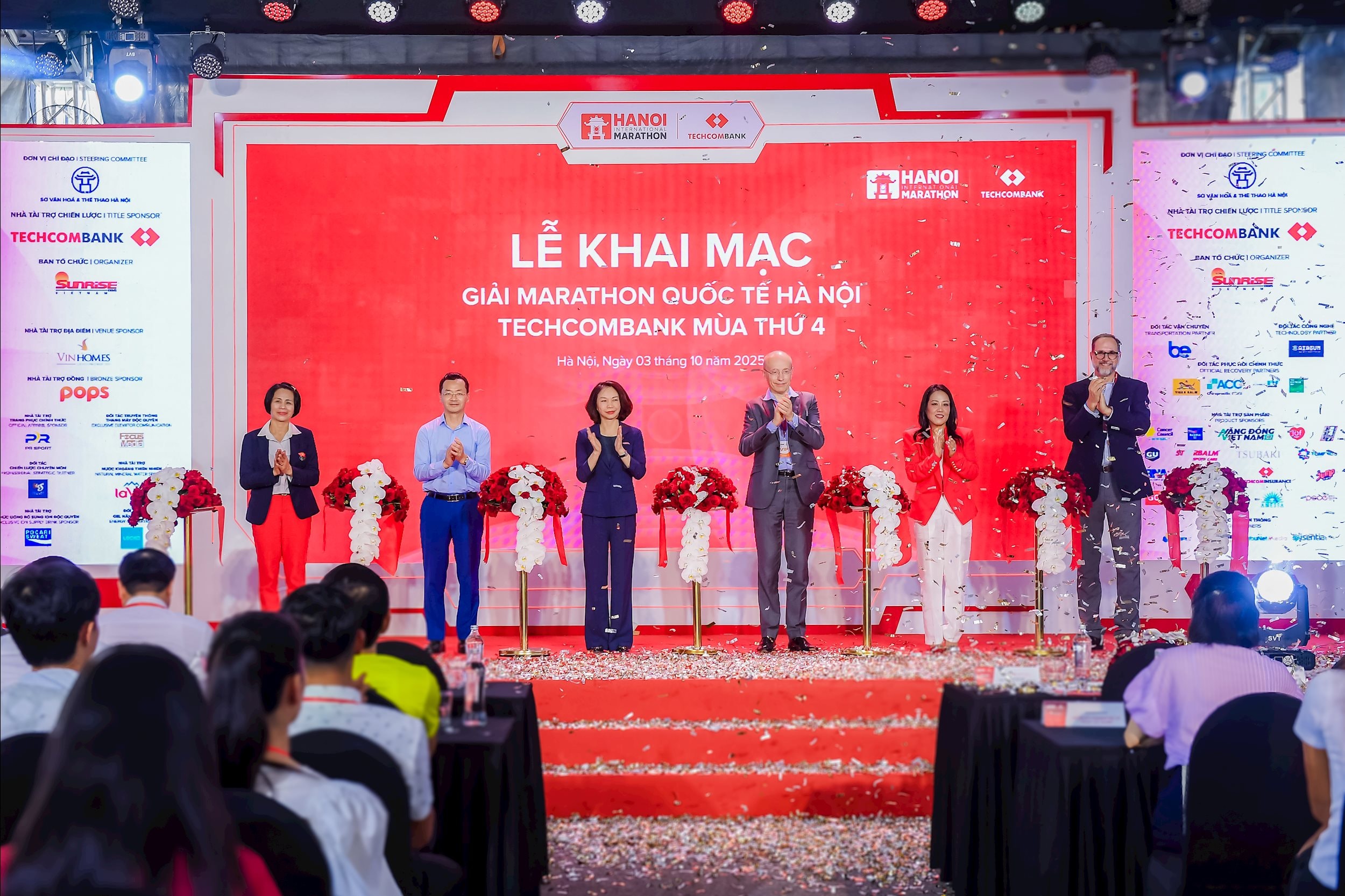 Lá» khai máº¡c Giáº£i Marathon Quá»c táº¿ HÃ Ná»i Techcombank MÃ¹a thá»© 4 ÄÃ¡nh dáº¥u sá»± trá» láº¡i cá»§a giáº£i cháº¡y biá»u trÆ°ng cá»§a Thá»§ ÄÃ´ HÃ Ná»i