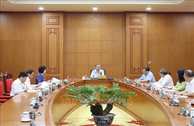 party-general-secretary-to-lam-2.jpg