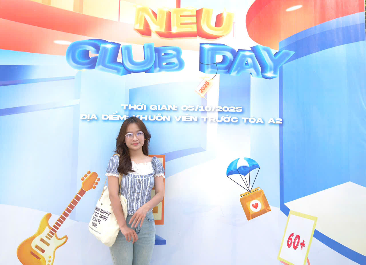cac tan sinh vien chup anh check in