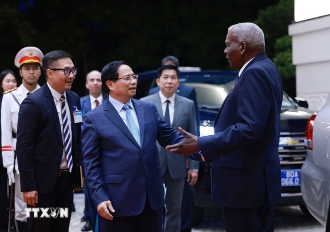 Thủ tướng Phạm Minh Chính đón Chủ tịch Quốc hội Cuba Esteban Lazo Hernández. (Ảnh: Dương Giang/TTXVN) ttxvn-thu-tuong-hoi-kien-chu-tich-quoc-hoi-cuba-esteban-lazo-hernandez-5.jpg