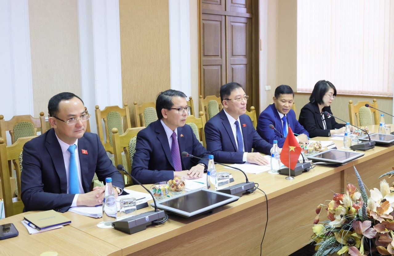 ២ គណៈប្រតិភូការងារនៃសមាគមសមាជិកសភាមិត្តភាពវៀតណាម-បេឡារុស្ស