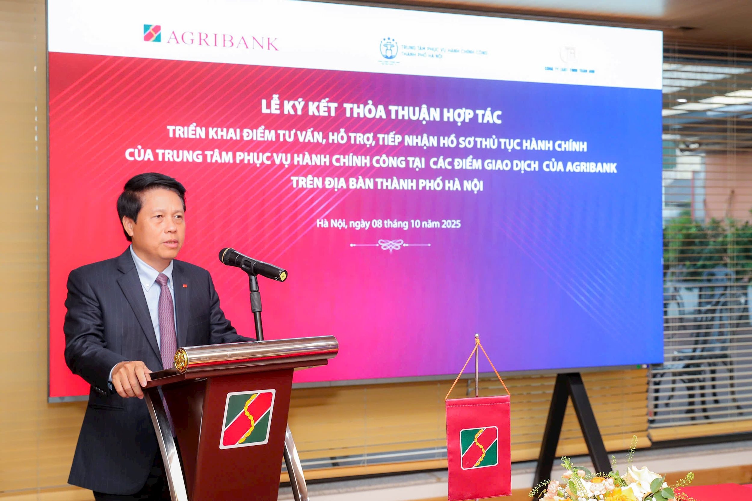Ảnh 1 - Ông Phạm Tiến Dũng - Phó Thống đốc Ngân hàng Nhà nước Việt Nam dự và phát biểu chỉ đạo tại lễ ký kết
