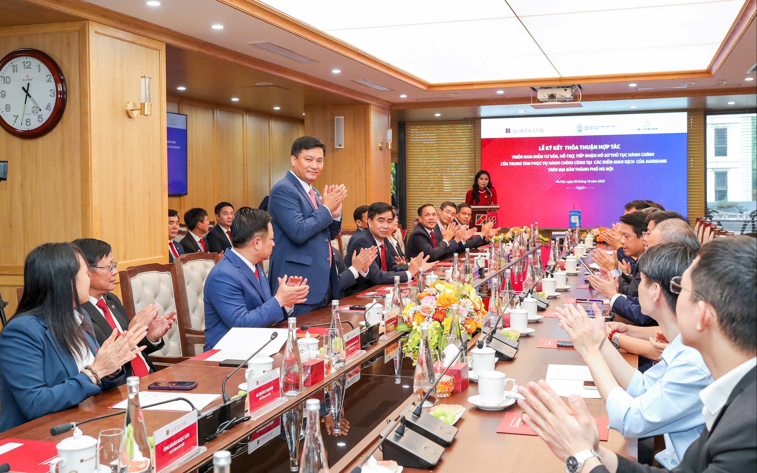 Ảnh 7 - Không gian điểm tư vấn, hỗ trợ, tiếp nhận dịch vụ công đặt tại Agribank
