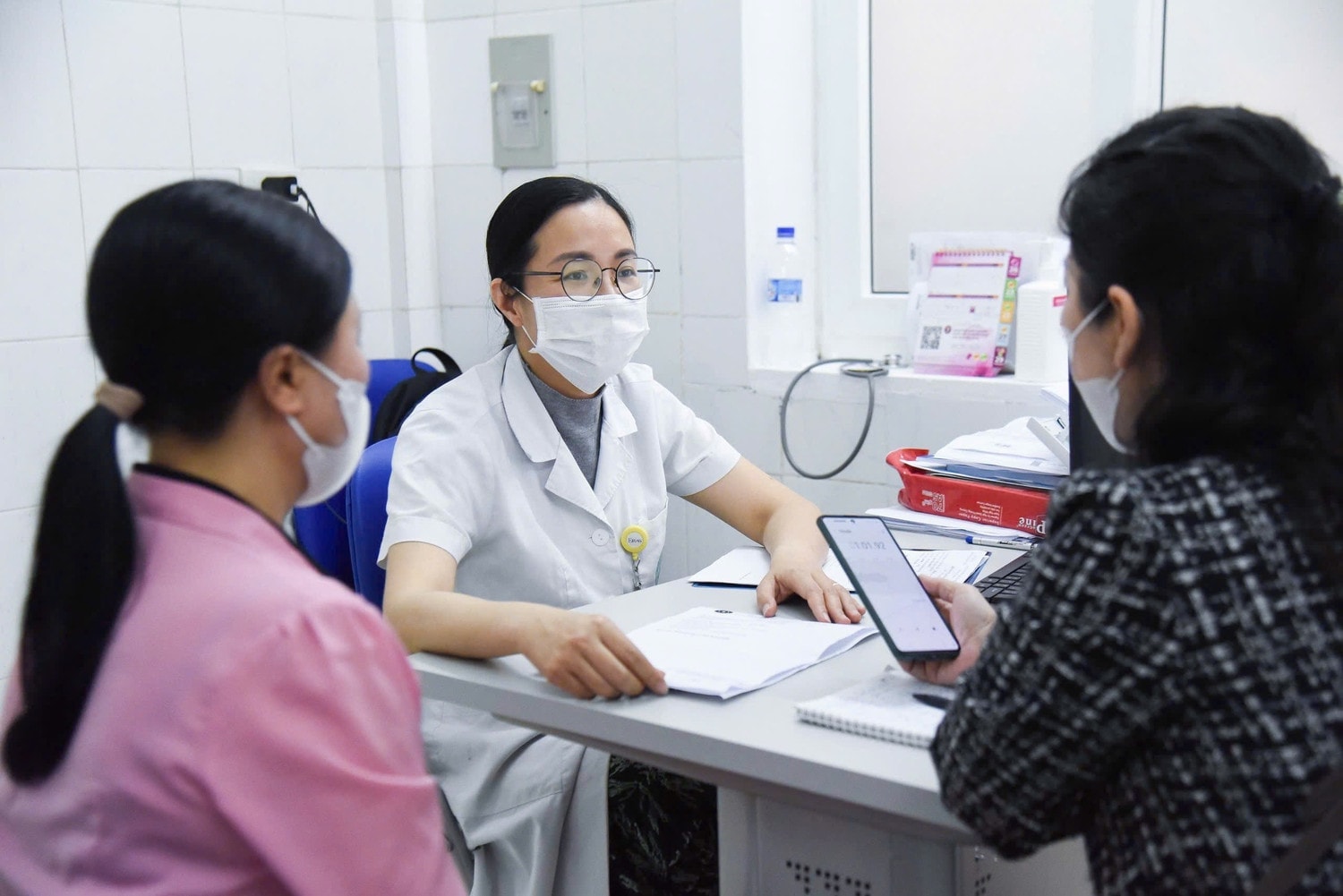 bac si benh nhan benh an dien tu kham benh