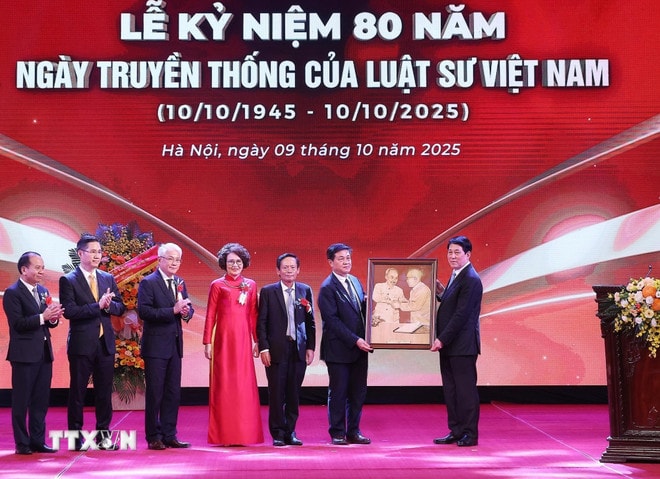 ttxvn-chu-tich-nuoc-ngay-truyen-thong-luat-su-8.jpg