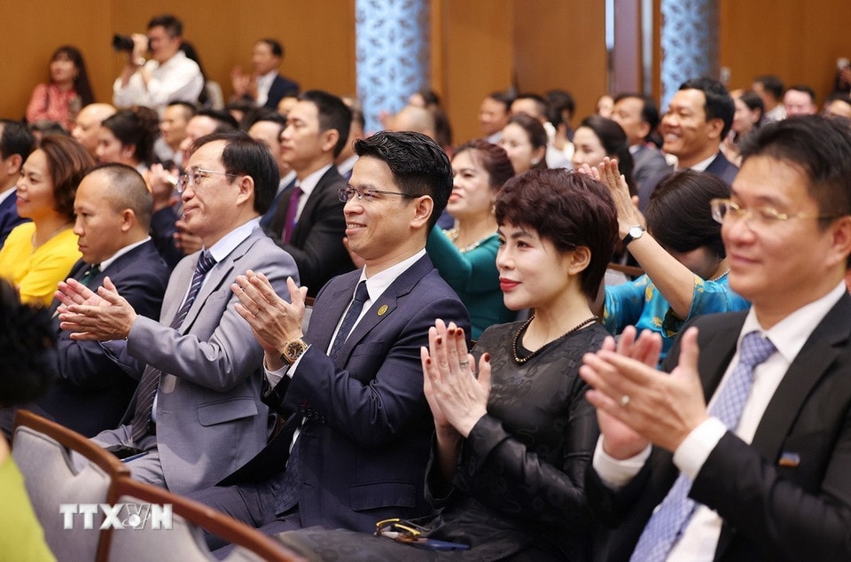 Đại diện các doanh nghiệp tham dự buổi gặp nhân Ngày doanh nhân Việt Nam. (Ảnh: Dương Giang/TTXVN)