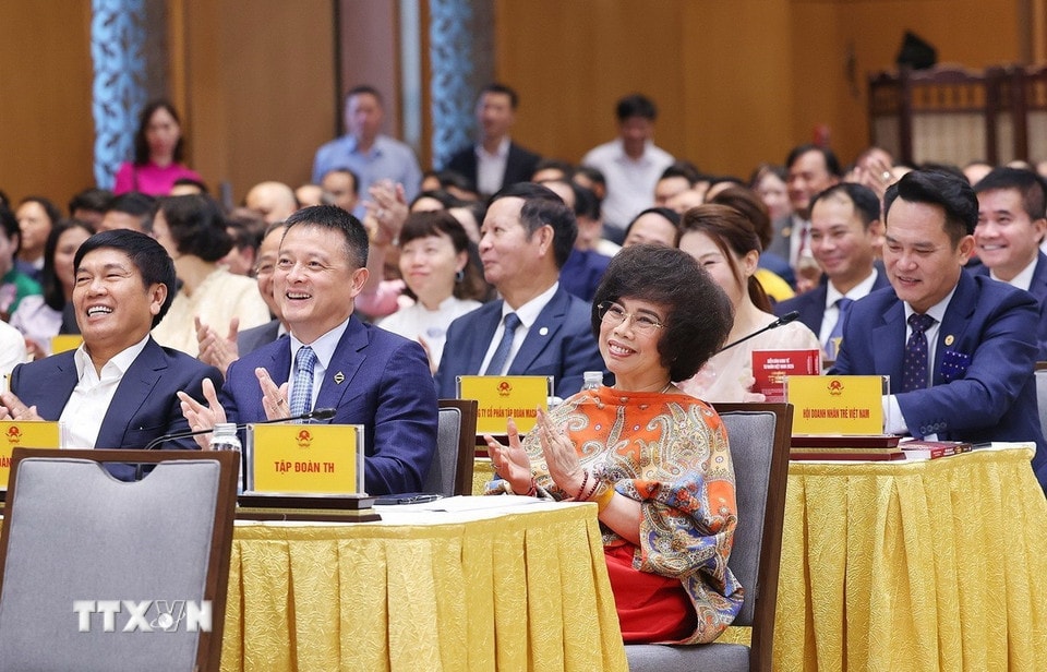 Đại diện các doanh nghiệp tham dự buổi gặp nhân Ngày doanh nhân Việt Nam. (Ảnh: Dương Giang/TTXVN)