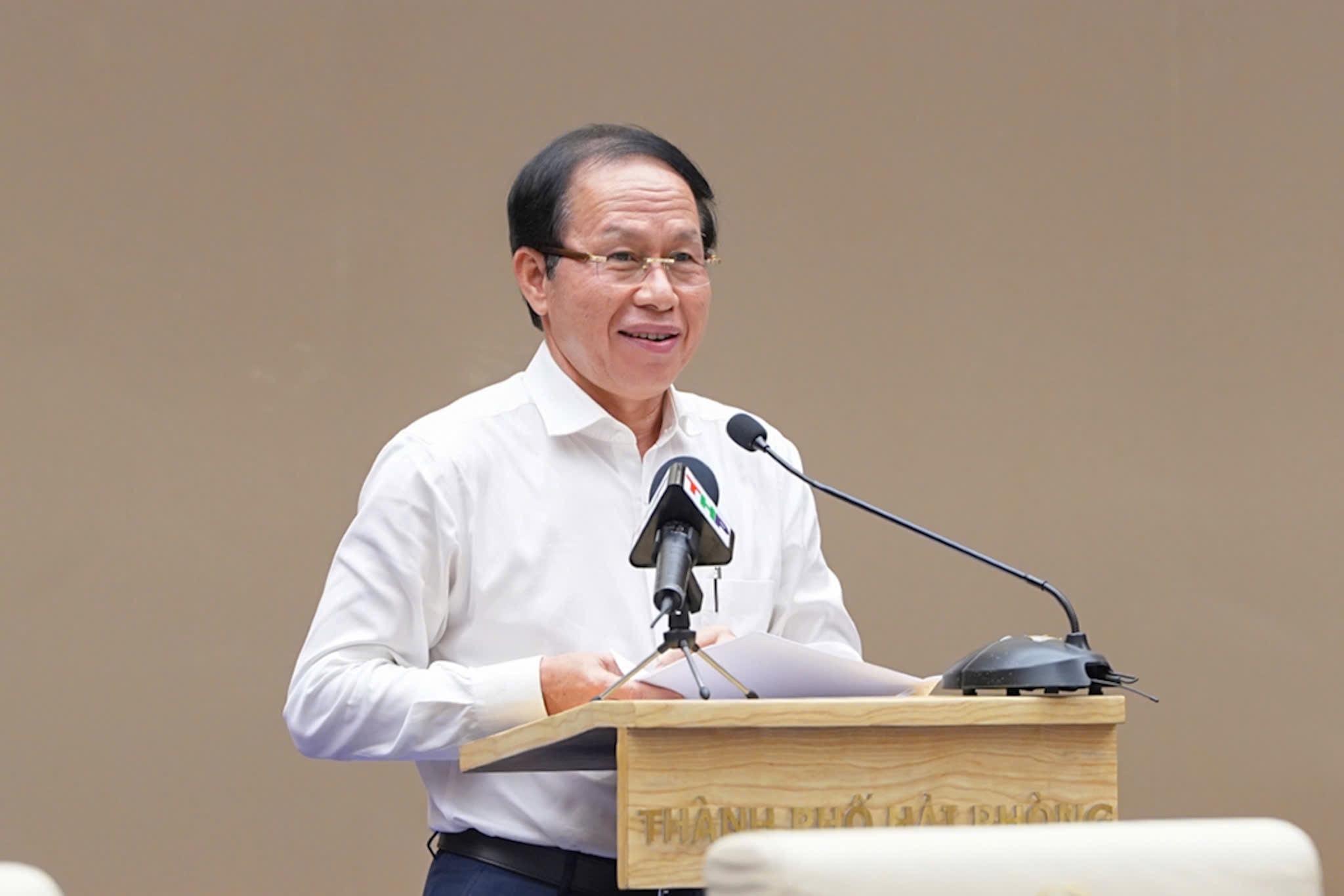 Comrade Secretary of the City Party Committee Le Tien Chau spoke at the Conference