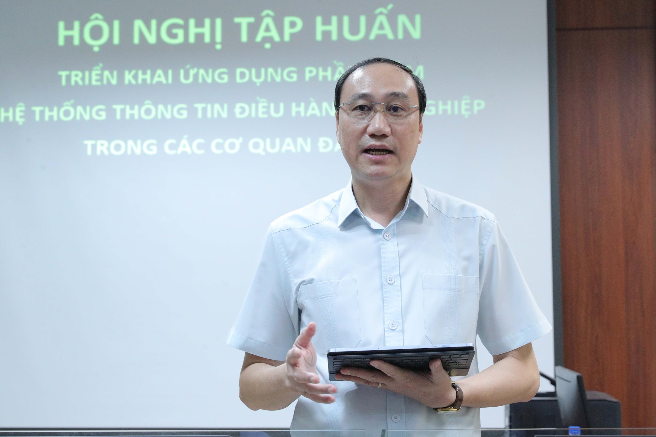 Phó Bí thư Đảng ủy Quốc hội Phùng Khánh Tài phát biểu