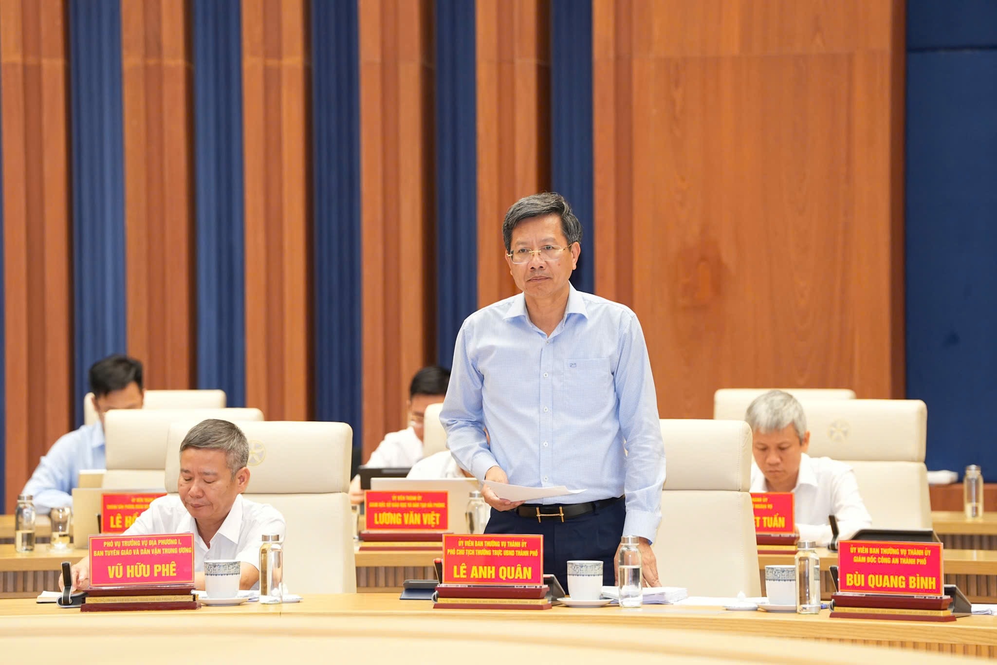 Permanent Vice Chairman of the City People's Committee Le Anh Quan spoke at the Conference.