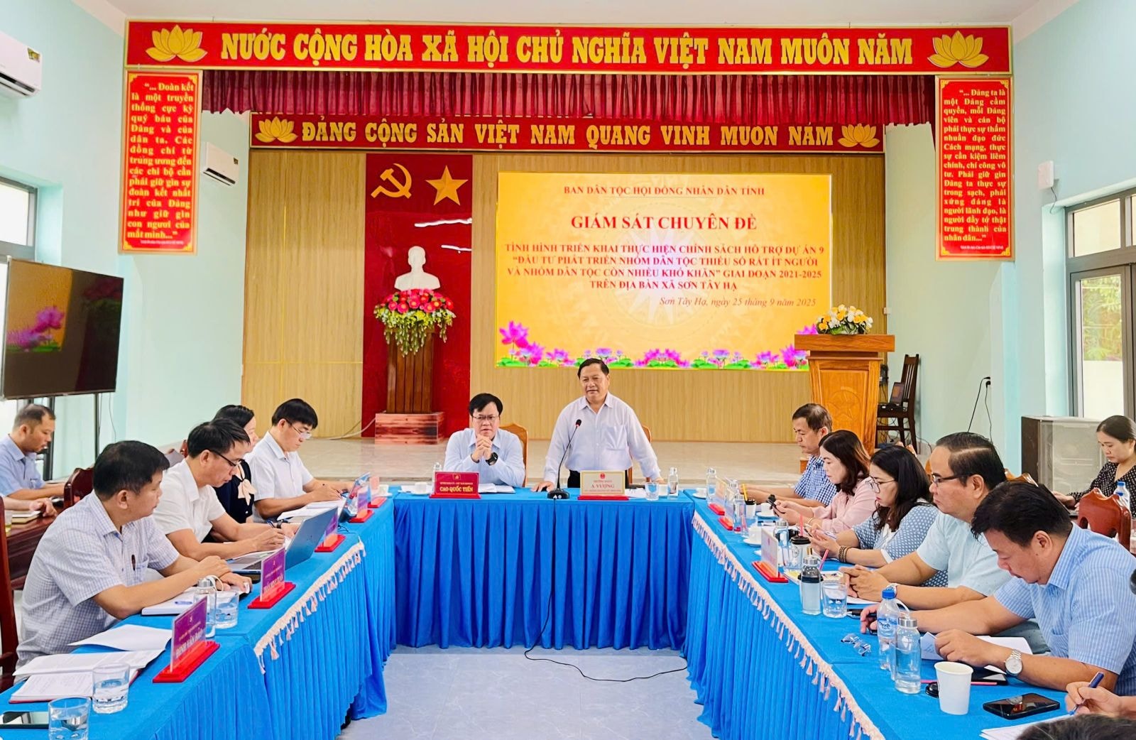 Quang cảnh làm việc tại xã Sơn Tây Hạ