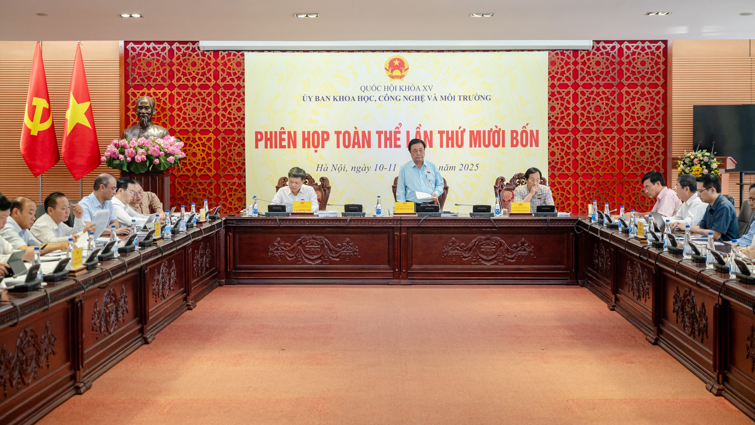 Quang cảnh Phiên họp