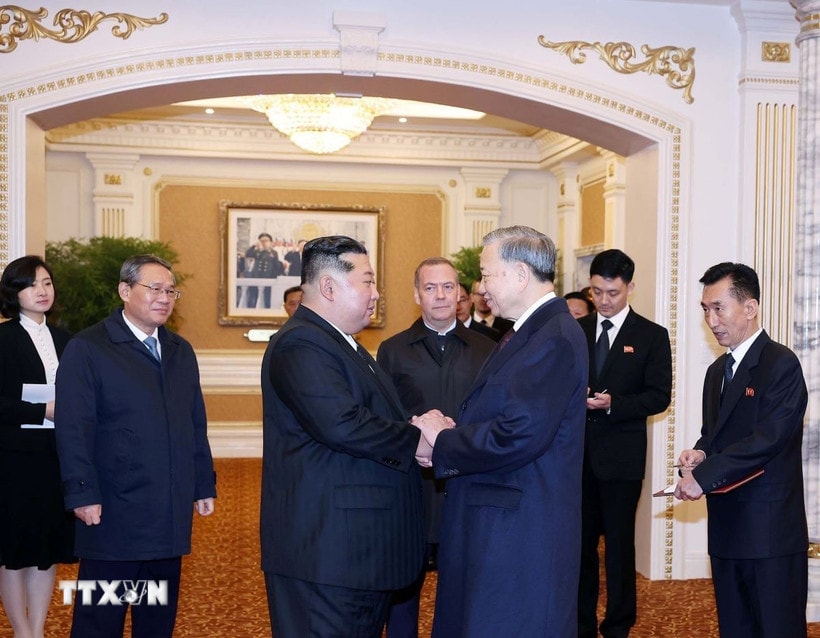 Tổng Bí thư Tô Lâm với Tổng Bí thư Đảng Lao động Triều Tiên, Chủ tịch Quốc vụ nước Cộng hòa Dân chủ Nhân dân Triều Tiên Kim Jong Un. (Ảnh: Thống Nhất/TTXVN)