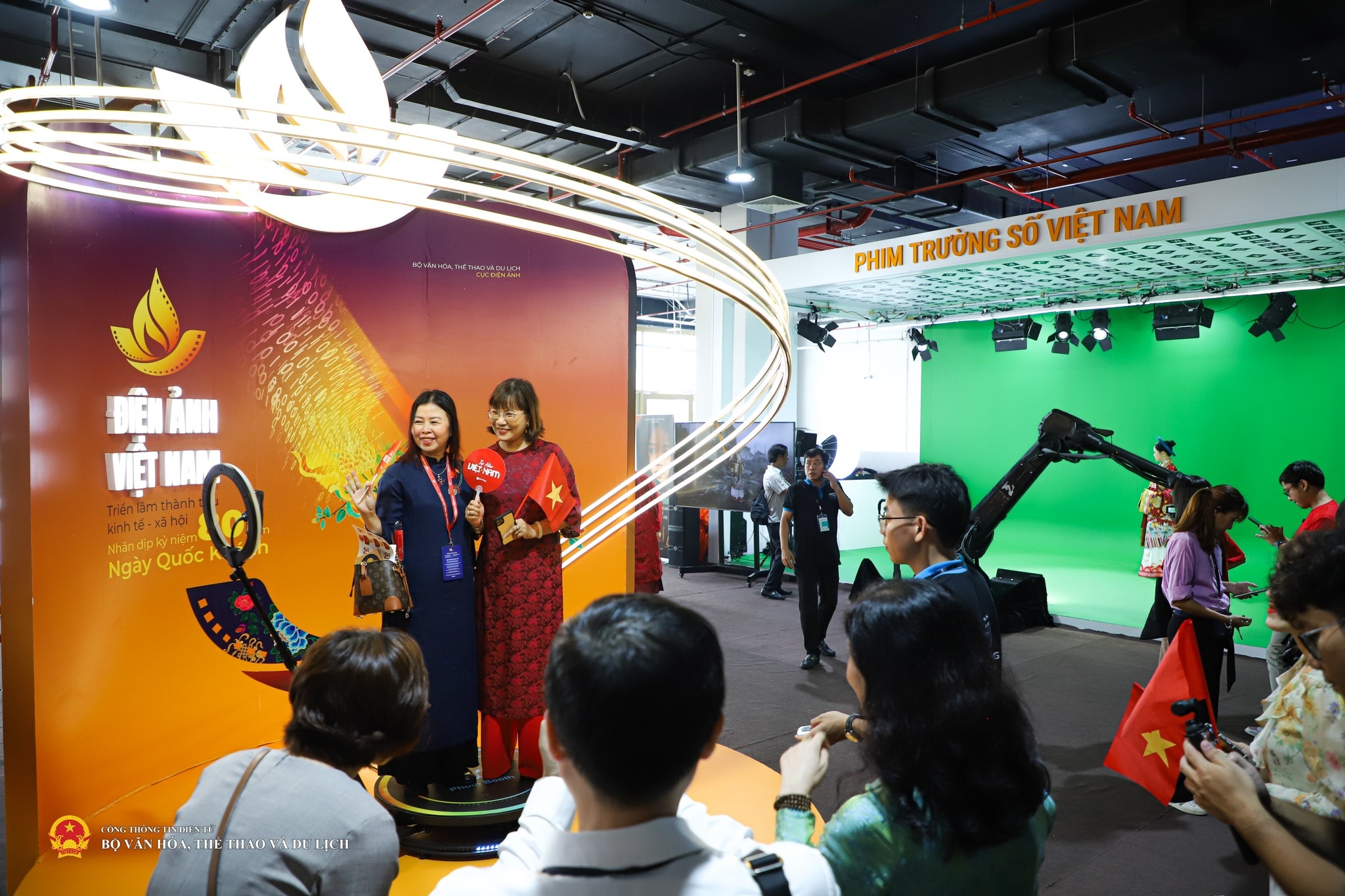 Hình ảnh minh họa trong không gian 12 ngành công nghiệp văn hóa tại Triển lãm 80 năm thành tựu đất nước