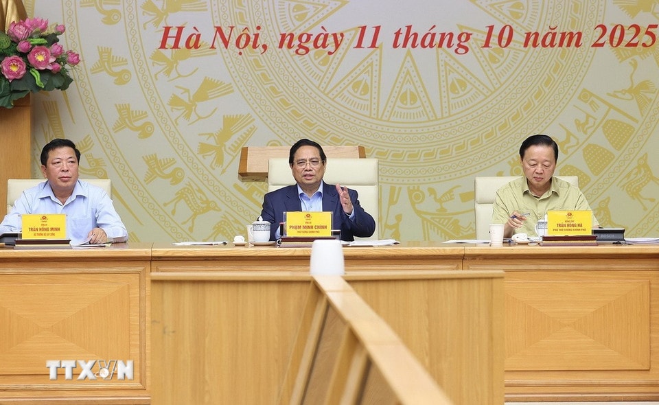 Thủ tướng Phạm Minh Chính chủ trì phiên họp về phát triển nhà ở xã hội. (Ảnh: Dương Giang/TTXVN)
