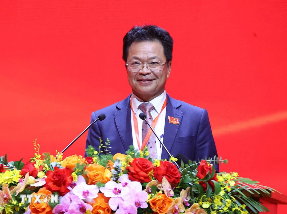 Đồng chí Đặng Sỹ Mạnh, Ủy viên Ban Chấp hành Đảng bộ Chính phủ, Bí thư Đảng ủy, Chủ tịch Hội đồng thành viên Tổng Công ty Đường sắt Việt Nam trình bày tham luận. (Ảnh: Văn Điệp/TTXVN)