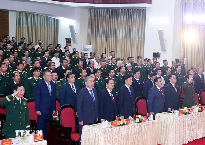 ttxvn-tong-bi-thu-to-lam-du-le-ky-niem-80-nam-ngay-truyen-thong-llvt-quan-khu-4-2.jpg