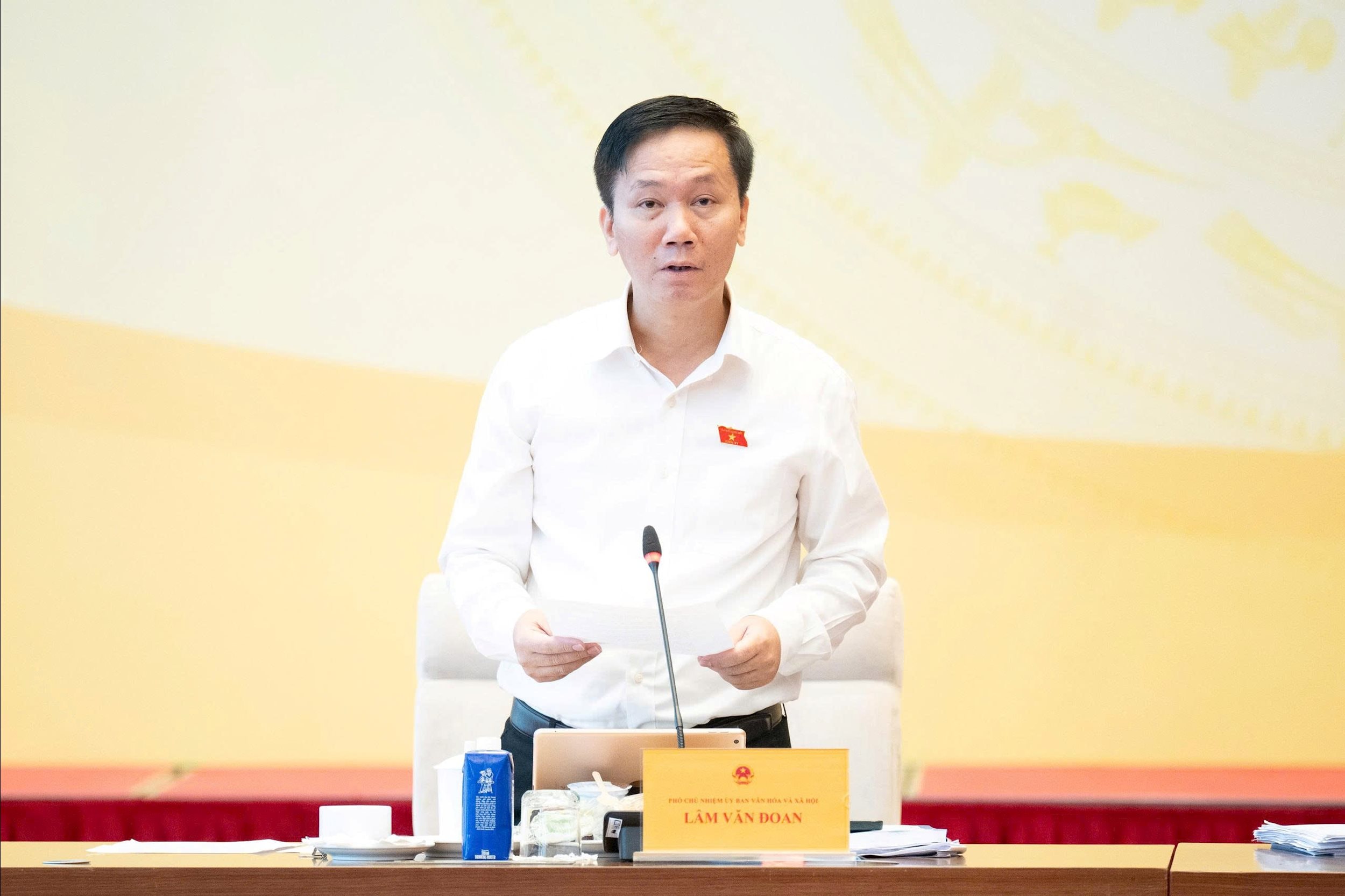 Vice-président de la commission de la culture et des affaires sociales, Lam Van Doan