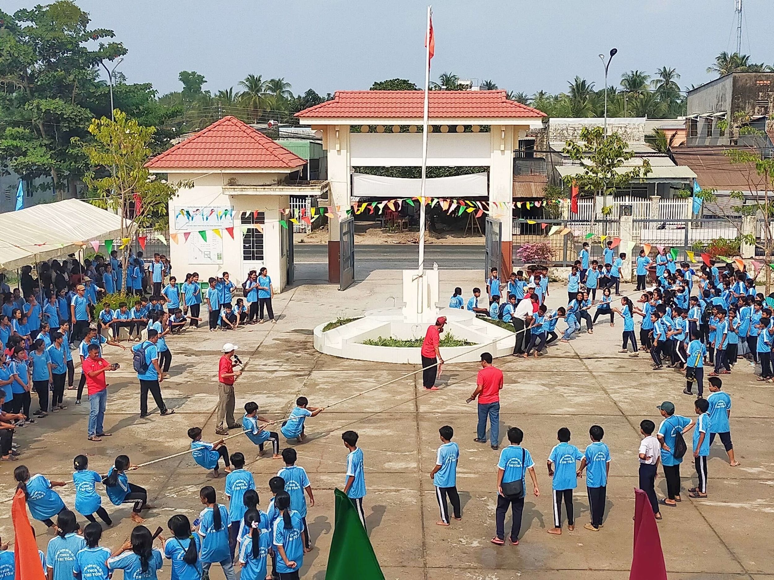 Hội thi làm bánh gừng, trò chơi dân gian mừng Tết cố truyền Chôl Chnăm Thmây 2024