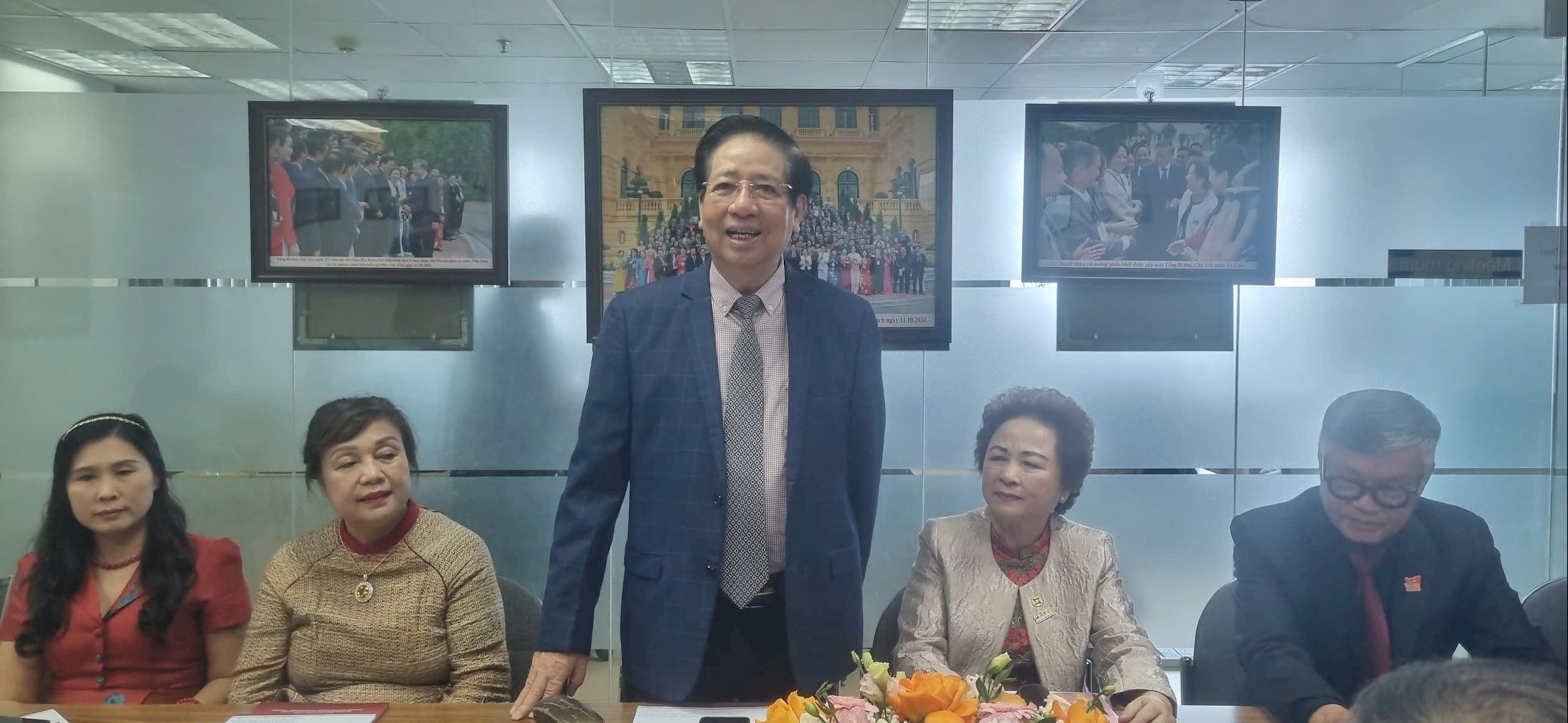 Le professeur associé, Dr. Nguyen Trong Dieu, président de l'Association vietnamienne des entrepreneurs privés, a pris la parole.