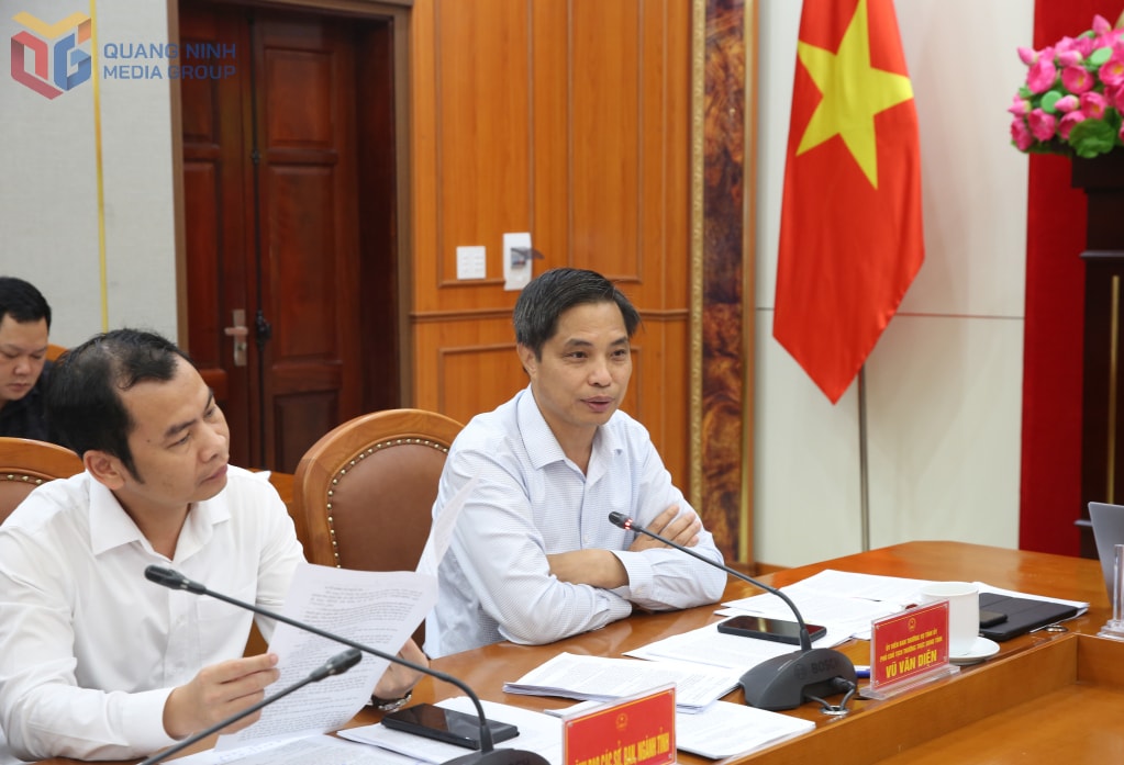Đồng chí Vũ Văn Diện, Ủy viên Ban Thường vụ Tỉnh ủy, Phó Chủ tịch Thường trực UBND tỉnh phát biểu tại cuộc họp.
