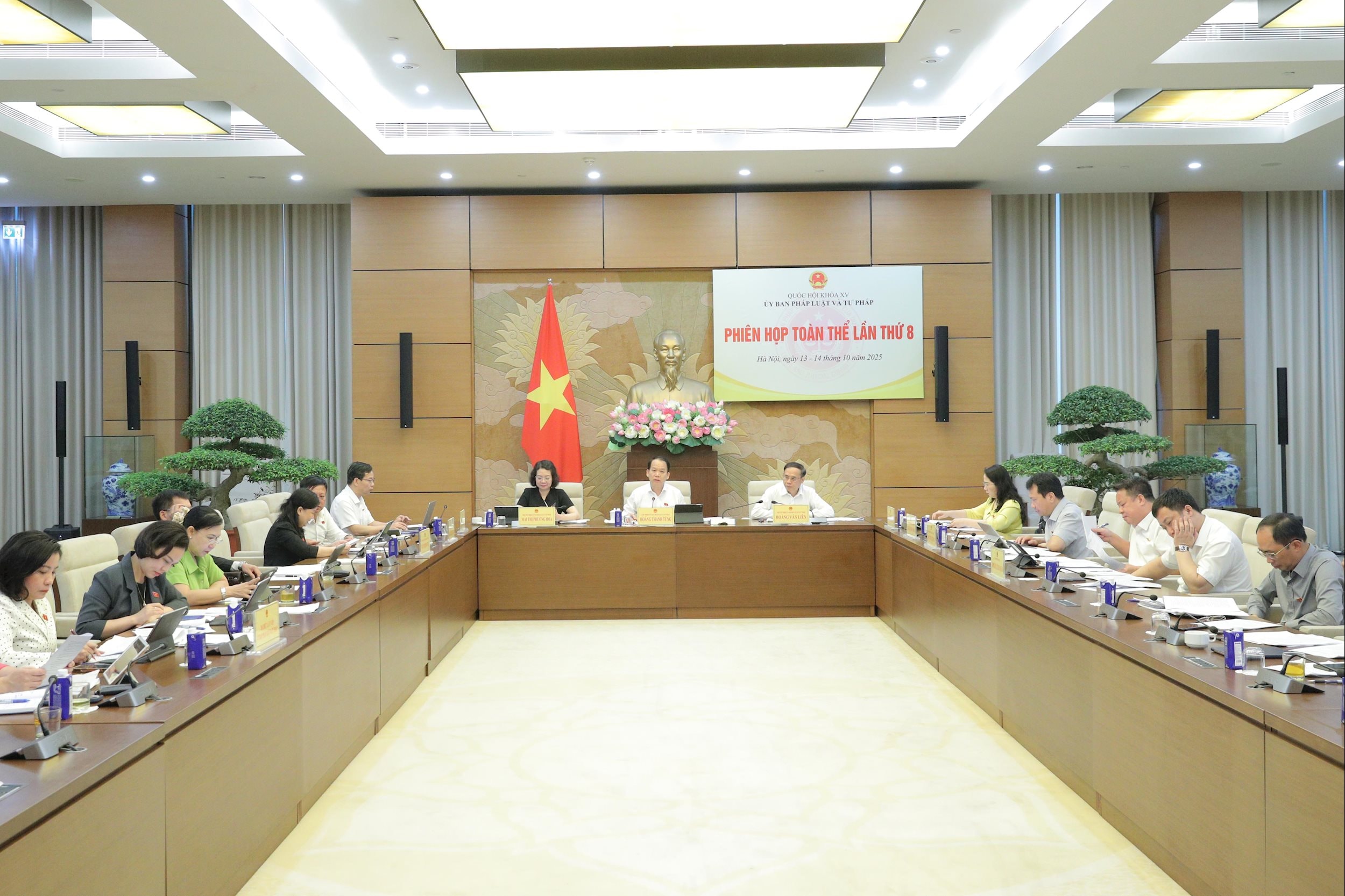 Toàn cảnh