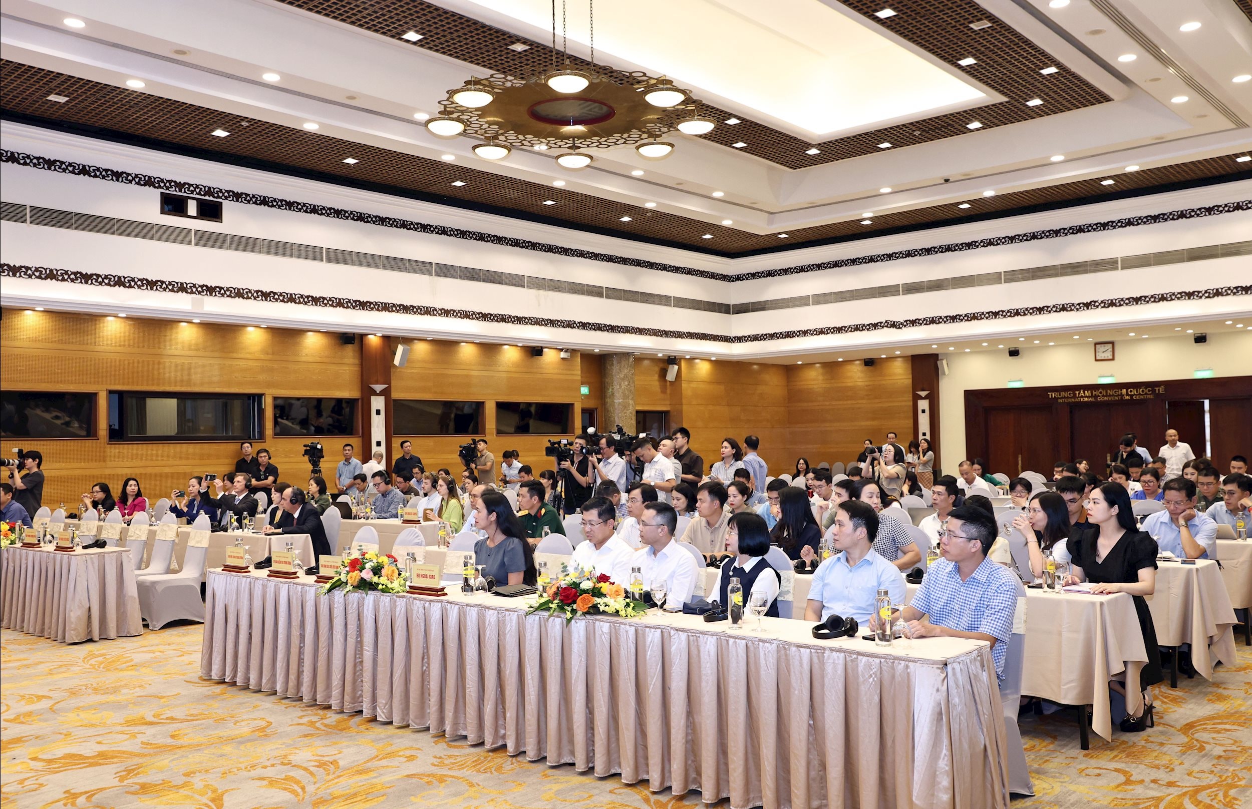 Các đại biểu tham dự Họp báo